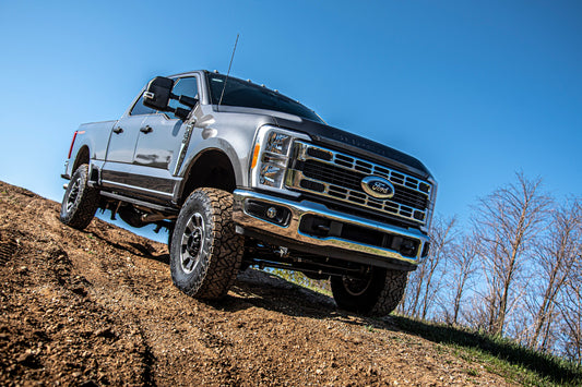 https://serenity-foxfactory.asset.akeneo.cloud/fox_asset_family/media/Ford_F250TREMOR_2023_5in_11.jpg